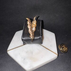 Gold and Pearl Pea Pod Women's Brooch